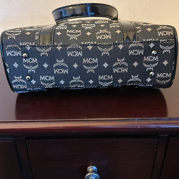 Mcm bag. EUC! Comes with dustbag!!! - Picture 3 of 8